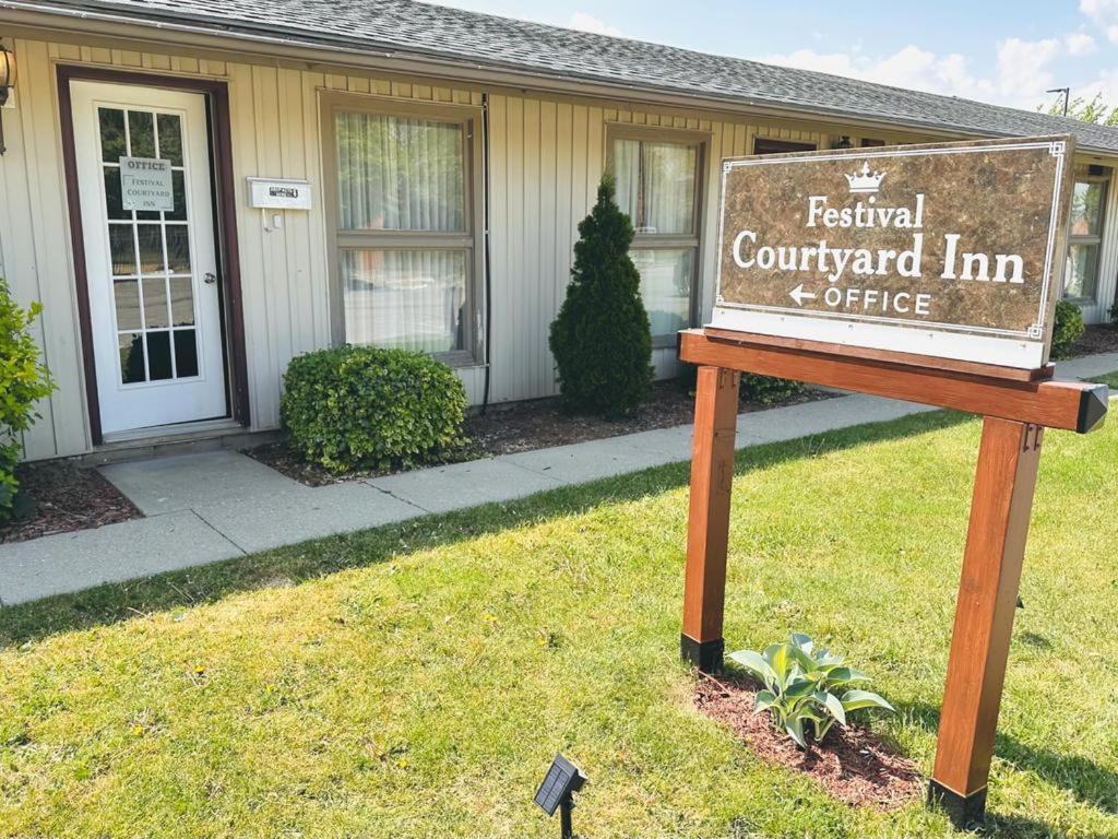 Festival Courtyard Inn Stratford Luaran gambar